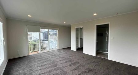 Sunny 4 Bedroom Family Home - Photo 2