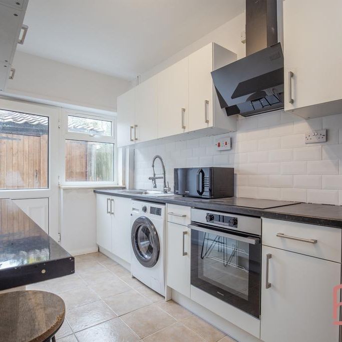 1 bedroom in a house share to rent - Photo 1