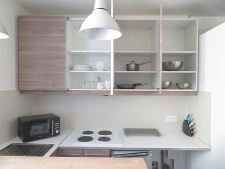 STUDIO Meublé, 23m², Rue des Marchands, 465€ H.C, Nîmes-centre - Photo 3