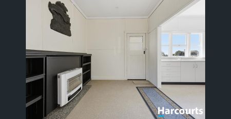 Three-Bedroom Home with Spacious Yard - Photo 3