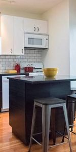 (DPMonline.ca) Trendy Rooms For Rent At Strathcona's Hip-O Building! - Photo 4