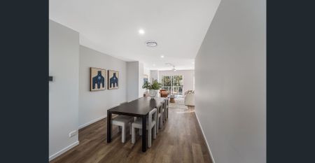 Modern 3-Bedroom Townhouse in Rochedale - Photo 5