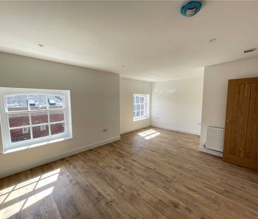 A lovely modern one bedroom flat close to the train station and cit... - Photo 3