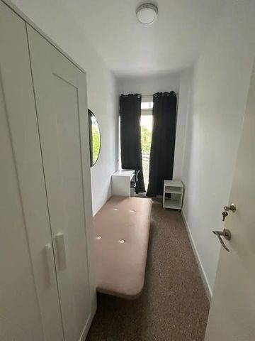 Ronda del Guinardó, Barcelona, Catalonia 08025 - Photo 4