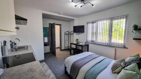 1 bedroom in a house share to rent - Photo 2