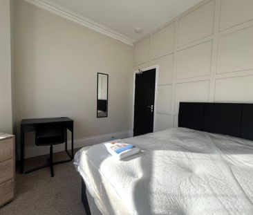 1 bedroom in a flat share to rent - Photo 4