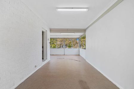 Central Mandurah Gem on 809sqm - Comfort, Character & Coastal Convenience - Photo 3