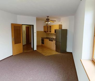 Pronájem bytu 2+KK s parkovacím stáním - Photo 1