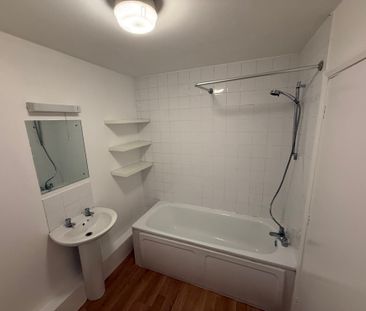 Unfurnished One Bedroom Apartment to Let in Godalming - Photo 6
