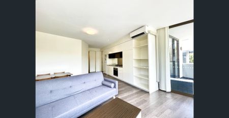 Pet Friendly Two Beds Apartment Close to East Village Shopping Centre - Photo 2