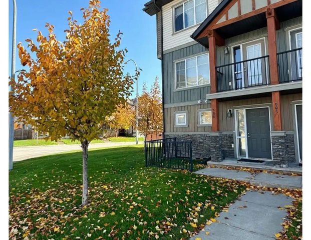LOCATION SKYVIEW NE!!! DUAL Master BEDROOMS (2Bed 2.5Bath)+DOUBLE GARAGE!!!! — 2 Bedrooms Townhouse - Photo 1