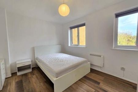 1 Bed Flat, Alan Hocken Way, E15 - Photo 2