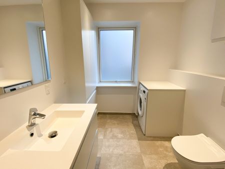 Totalrenoveret lejlighed med flot finish og klassisk planløsning - Photo 4