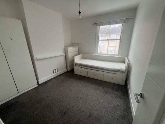 Studio Flat, Milton Road, BN2 - Photo 1