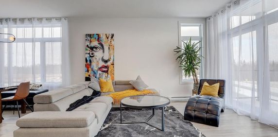 Appartement 5 ½ + (Style Condo) sur deux étages - Quartier Équestre Sherbrooke - Photo 2