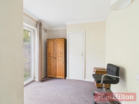 5 bedroom semi-detached house to rent - Photo 4