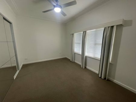 Spacious 4-Bedroom Home with Large Backyard and Outdoor Entertaining Area - Photo 3