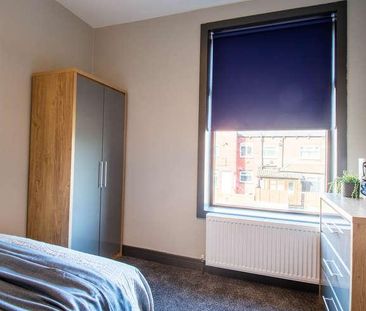 Westbury Mount, LS10 - Photo 2