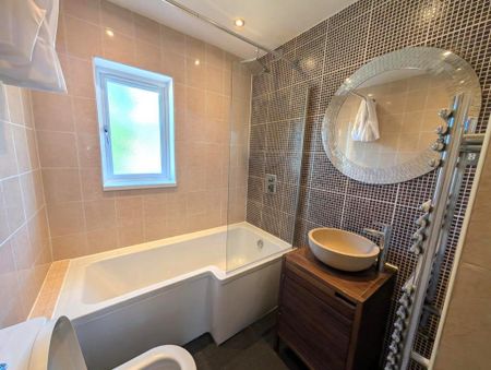 4 bedroom semi-detached house to rent - Photo 5