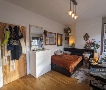 1 bedroom in a flat share to rent - Photo 1