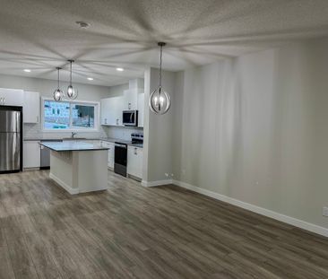 Never Lived In Family Home With Open Floor Plan & Upper Bonus Room ... - Photo 5