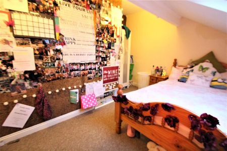 4 bedroom terraced house to rent - Photo 5