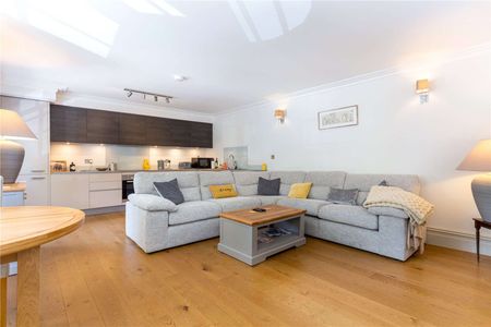 Contemporary two bedroom apartment close to The Pantiles and mainline station. - Photo 2