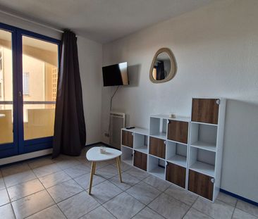 A LOUER STUDIO MEUBLE PORT LA NOUVELLE - Photo 3