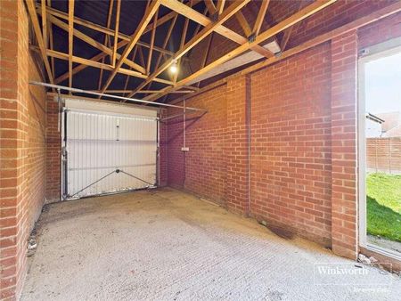 Roe Gardens, Three Mile Cross, Reading, RG7 - Photo 3