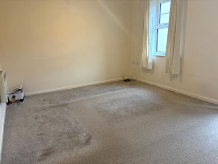 3 bedroom end of terrace house to rent - Photo 3