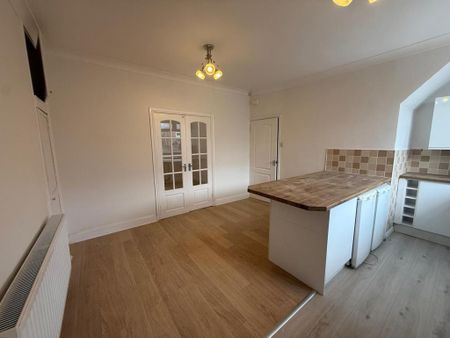 3 bedroom terraced house to rent - Photo 2