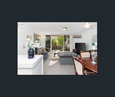 STYLISH APARTMENT AT THE HEART OF SURFERS PARADISE NOW AVAILABLE FO... - Photo 1