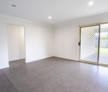 Lovely Family Home In Central Coomera - Photo 6