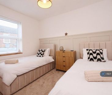 2 bedroom terraced house to rent - Photo 4