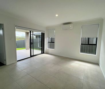 Modern 3-Bedroom Duplex in Family-Friendly Estate - Photo 1