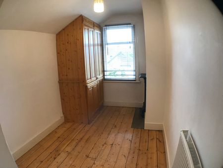 3 Bed Terraced House, Cromwell Road, RG4 - Photo 3