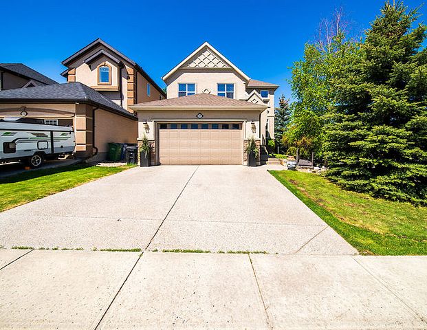 Luxury Home | 137 Cranridge Heights Southeast, Calgary - Photo 1