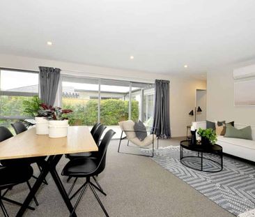 Three-bedroom townhouse - Photo 2