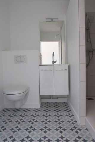 Location Appartement 2 pièces 43m² ST GENEST LERPT 42530 - Photo 2