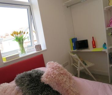 3 bedroom flat to rent - Photo 3