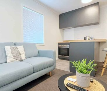 Convenient Crescent Court (90 Day Tenancy Only) - Photo 2