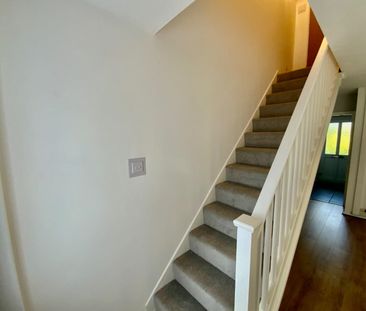 Woodend, Kingswood - Photo 5