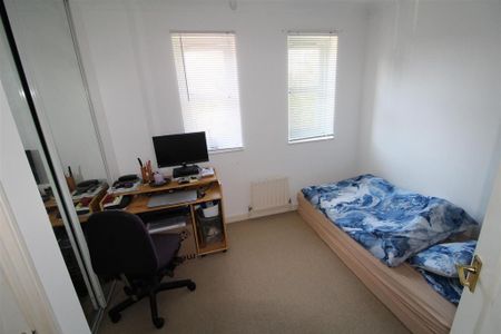 2 bedroom end of terrace house to rent - Photo 2