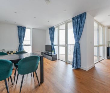 2 bedroom flat to rent - Photo 2