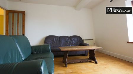 Room for rent in 3-bedroom apartment in North Inner City - Photo 4