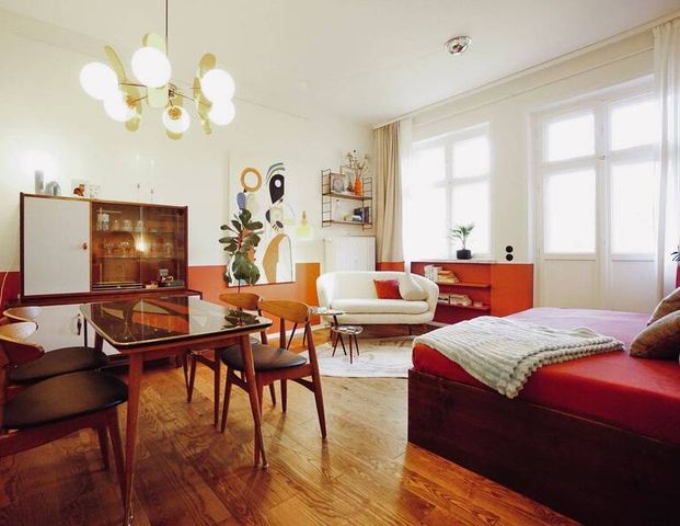 Newly Renovated Mid-Century Designer Apartment with Loggia in the Heart of Friedrichshain - Foto 1