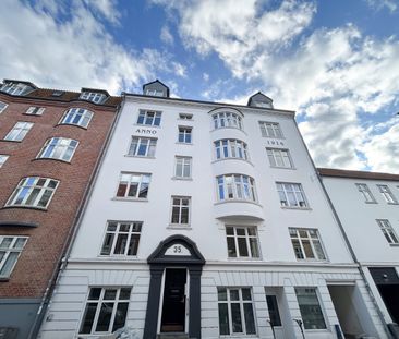 Nyrenoveret 2-værelses lejlighed med hems - Photo 1