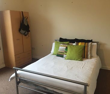4 Bedroom Terraced To Rent in Nottingham - Photo 3