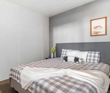 Live like Royalty in Rotorua's Royal Court Complex! - Photo 2
