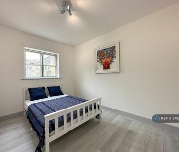 2 bedroom penthouse to rent - Photo 3